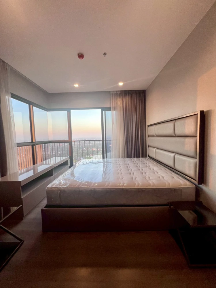 Selling The Politan Aqua, 2 bedrooms, corner unit, with Chao Phraya River view. Book now!