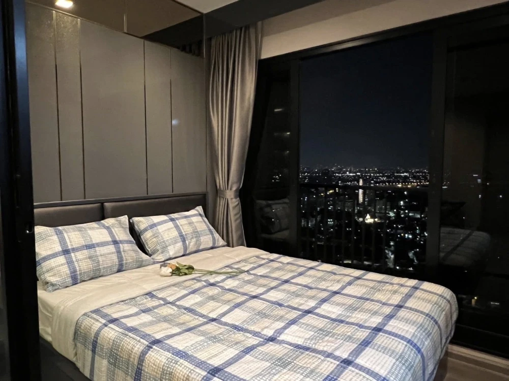 For sale or rent: The Politan Rive, 39th floor. Beautiful, fully furnished, and ready to move in. Book now, don't wait!