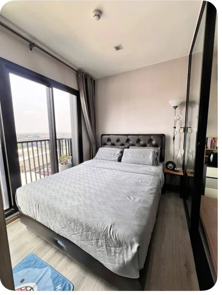 Selling the Politan Rive, a room with built-in cabinets, beautiful city view, no blocked views, ready to book now.