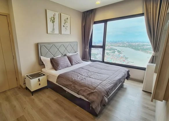 For sale: The Politan Rive, 2 bedrooms, 44th floor, Chao Phraya River view, beautifully decorated room, nice to live in, book now, urgently.