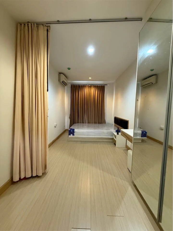 Selling The Privacy Rewadee 1-bedroom, 1-bathroom unit. Great location. Fully furnished. Book now!