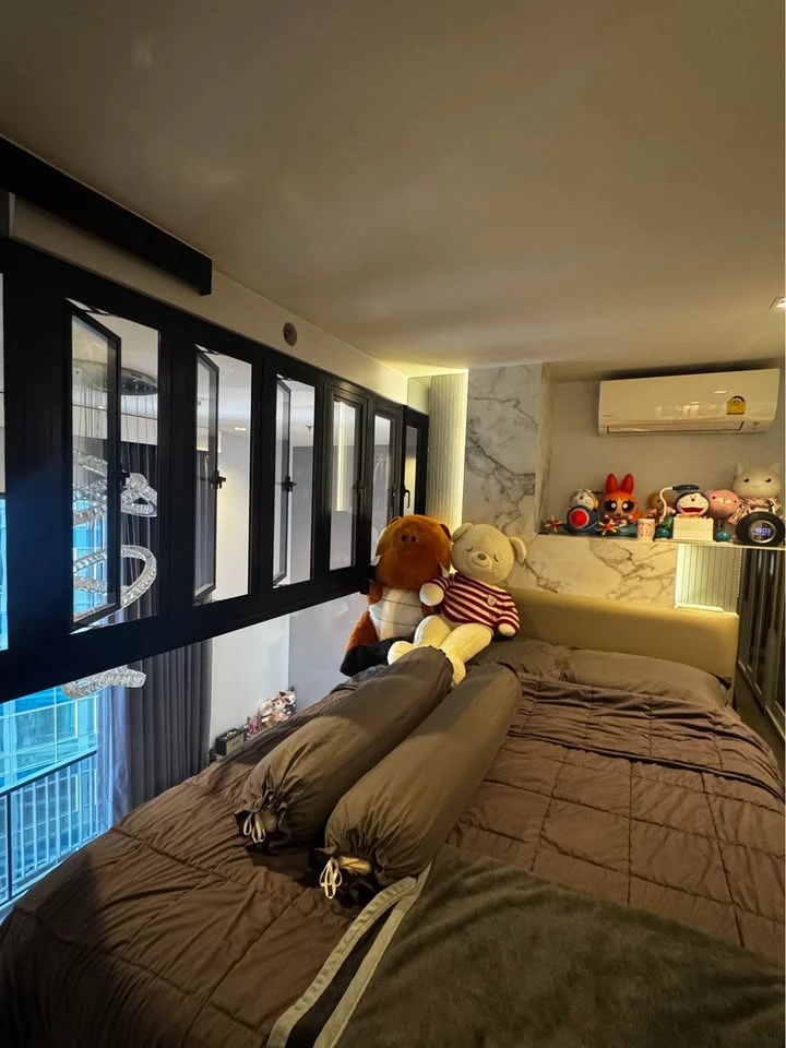 Selling The Reserve Phahol-Pradipat. Spacious, high-ceilinged units with high-quality built-in furniture. Don't miss out!