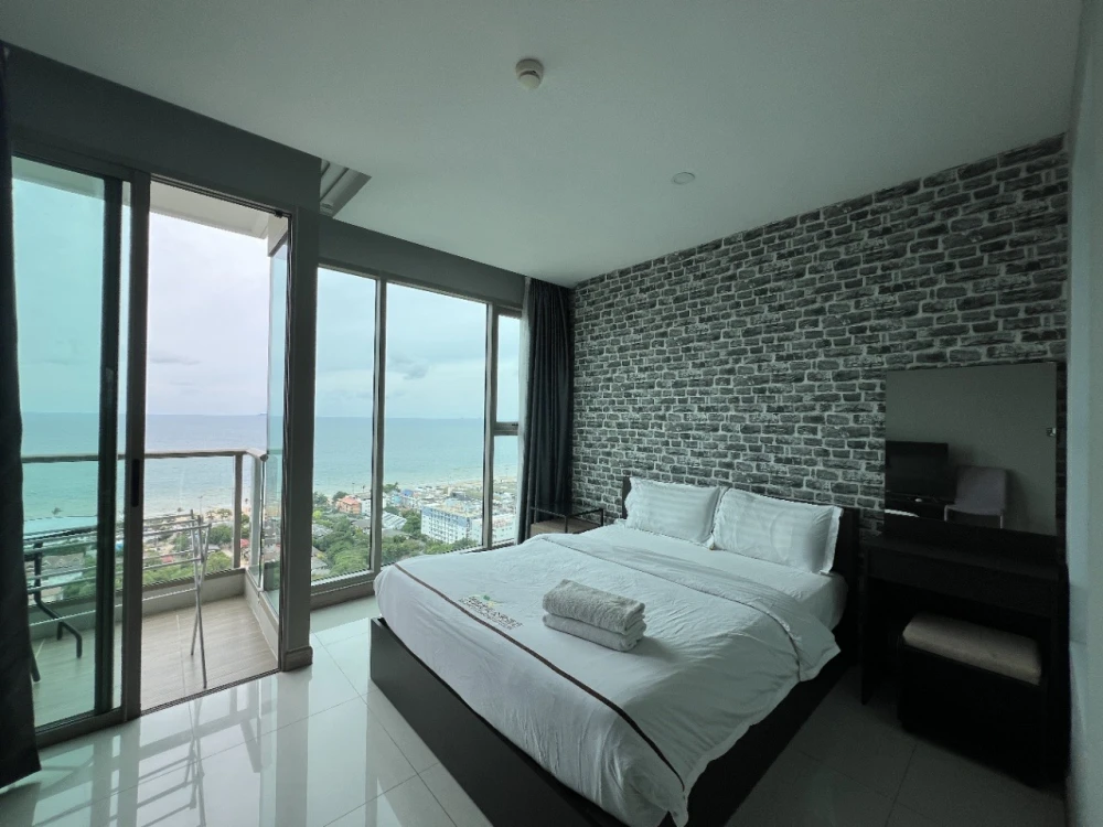 For sale: The Riviera Jomtien Pattaya. Sea view with floor-to-ceiling windows, fully furnished and ready to move in.