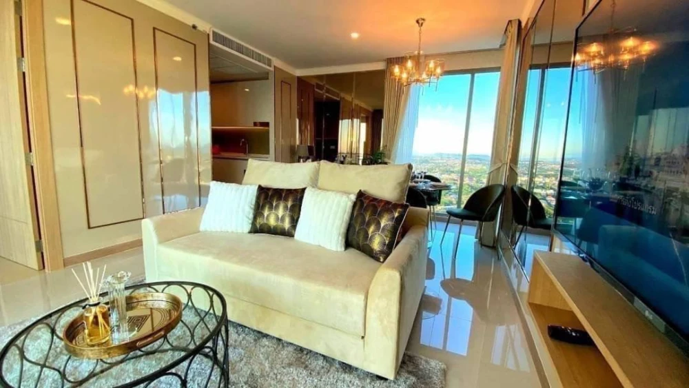 For sale: The Riviera Jomtien Pattaya, 39th floor, corner room, fully furnished, nice to live in, reserve now, urgent!