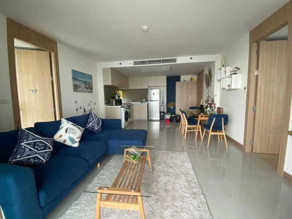 For sale: The Riviera Jomtien Pattaya, corner room, not crowded, lots of usable space, stunningly decorated, sea view, don't miss out.