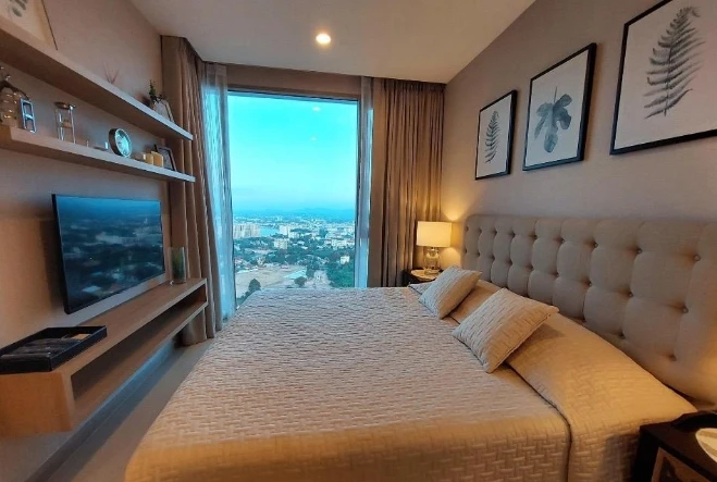 Selling The Riviera Wong Amat Beach, 32nd floor, corner unit, fully furnished, ready to move in. Book now!