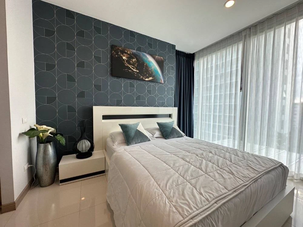 For sale: The Riviera Wong Amat Beach, corner room with privacy, luxuriously decorated, stylish, with beautiful wallpaper, sea view, book now.