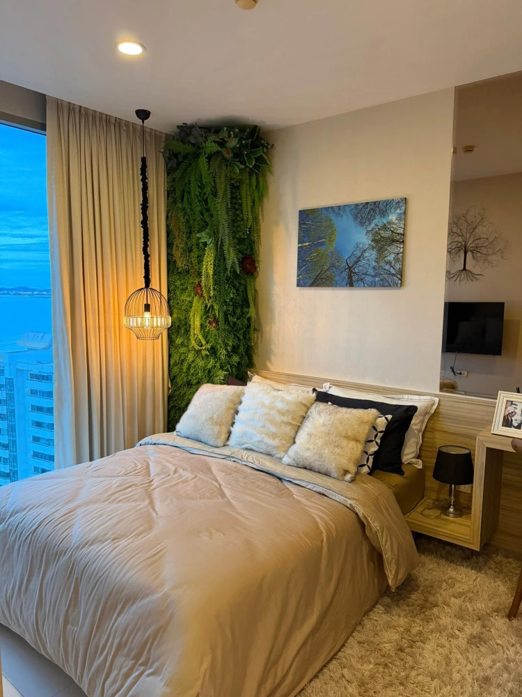 Selling beautifully furnished, fully equipped rooms at The Riviera Wong Amat Beach. Prime location with convenient access. Book now!