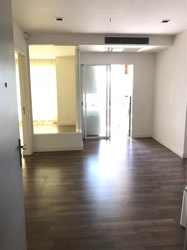 For sale: The Room Sathorn-Taksin, surrounded by various amenities and premium quality of life. Reserve now!