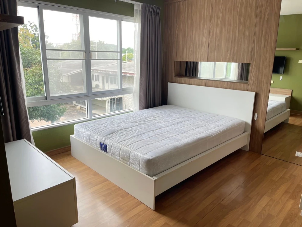 For sale: The room 3 @ sea, a nice room, good location, comes with complete amenities, just bring your bags and move in.