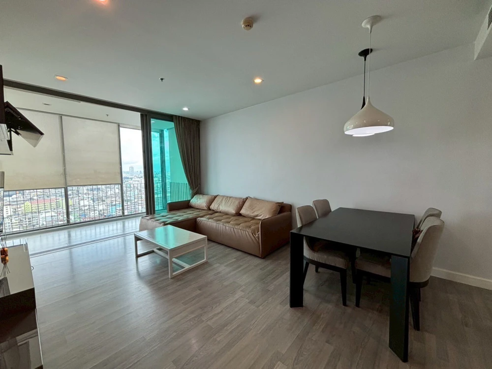 For sale: The Room BTS Wongwianyai, 2 bedrooms, plenty of living space, fully equipped with amenities. Hurry and reserve now!
