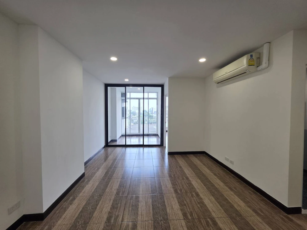 Selling The Star Condominium, 7th floor, pool view, unfurnished, bright and airy. Book now!