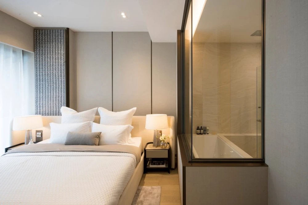 Selling The Strand Thonglor. Beautiful view, beautiful room, spacious and airy layout. Move in now, don't wait!