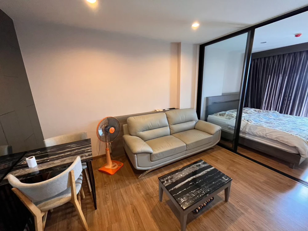 Selling The Tree Interchange, 36th floor, corner unit with minimal shared walls, quiet and private, fully furnished and ready to move in.