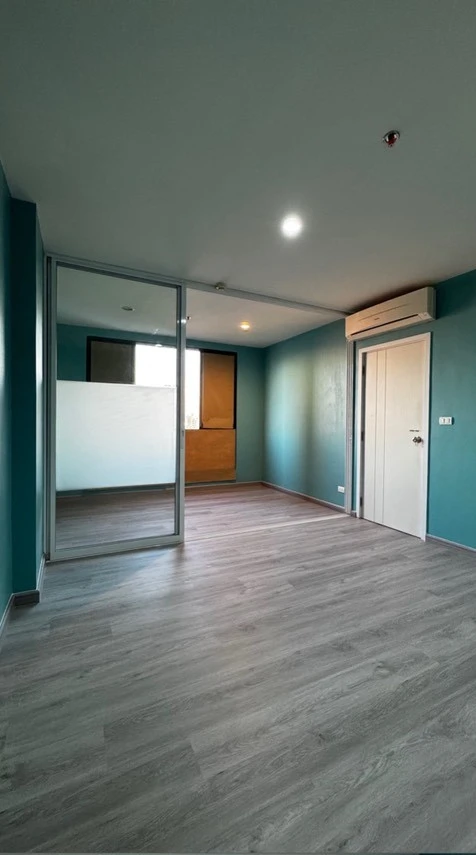 The Tree Interchange condos for sale. Features include a digital door lock, 2.5m high ceilings, and unobstructed city views. Book now!