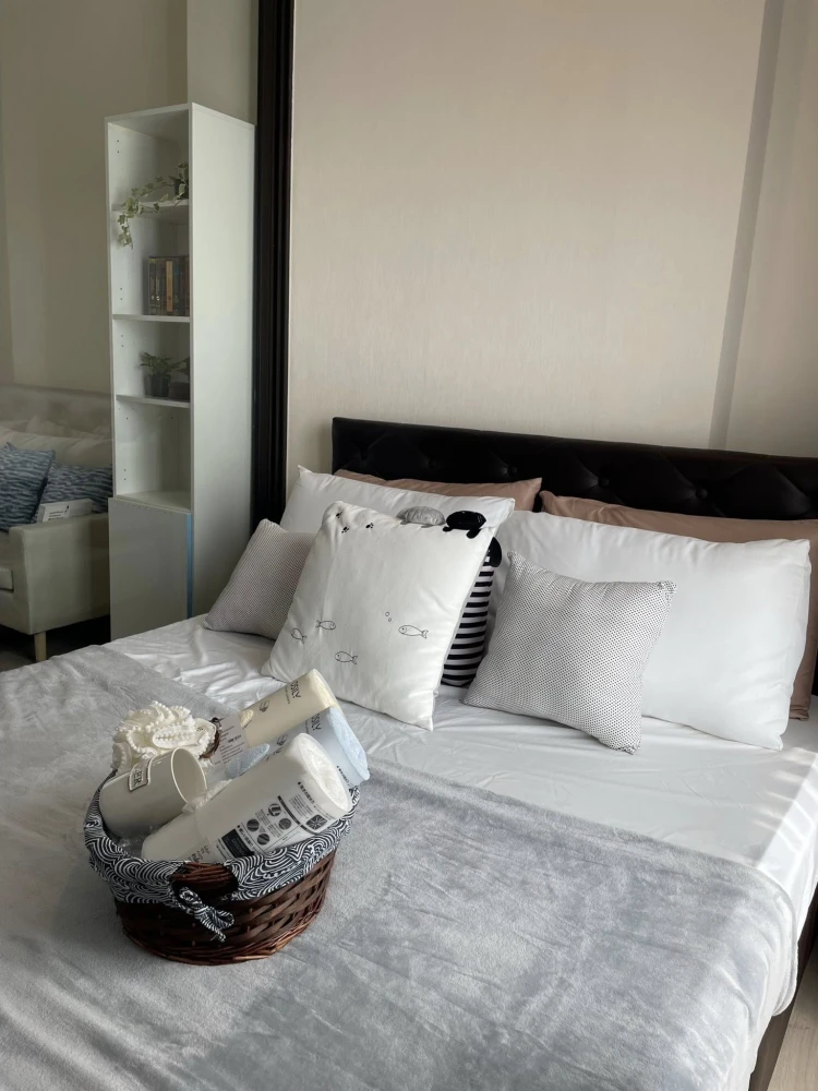 Selling The Tree Rio Bang O Station, a condo with 5-star hotel-level amenities and over 10 free gifts. Ready to move in!