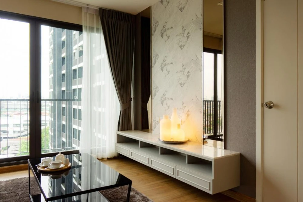Selling The Tree RIO Bang-Aor Station, 14th floor, corner unit, fully furnished. Buy now! Urgent sale!