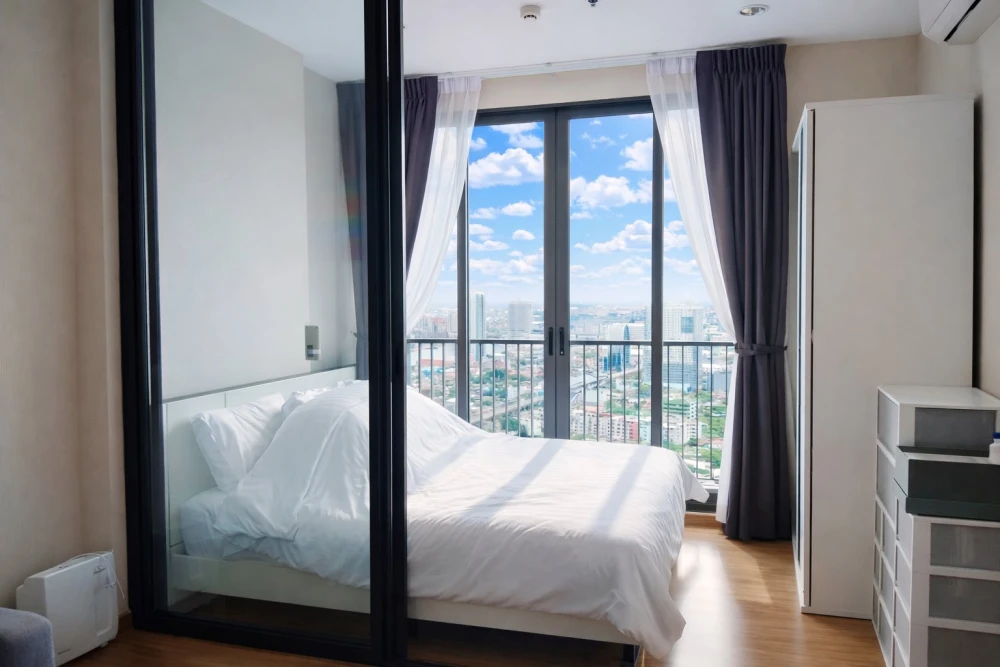 Selling The Tree RIO Bang-Aor Station condo, 39th floor, with stunning Chao Phraya River view. Fully furnished and ready to move in.