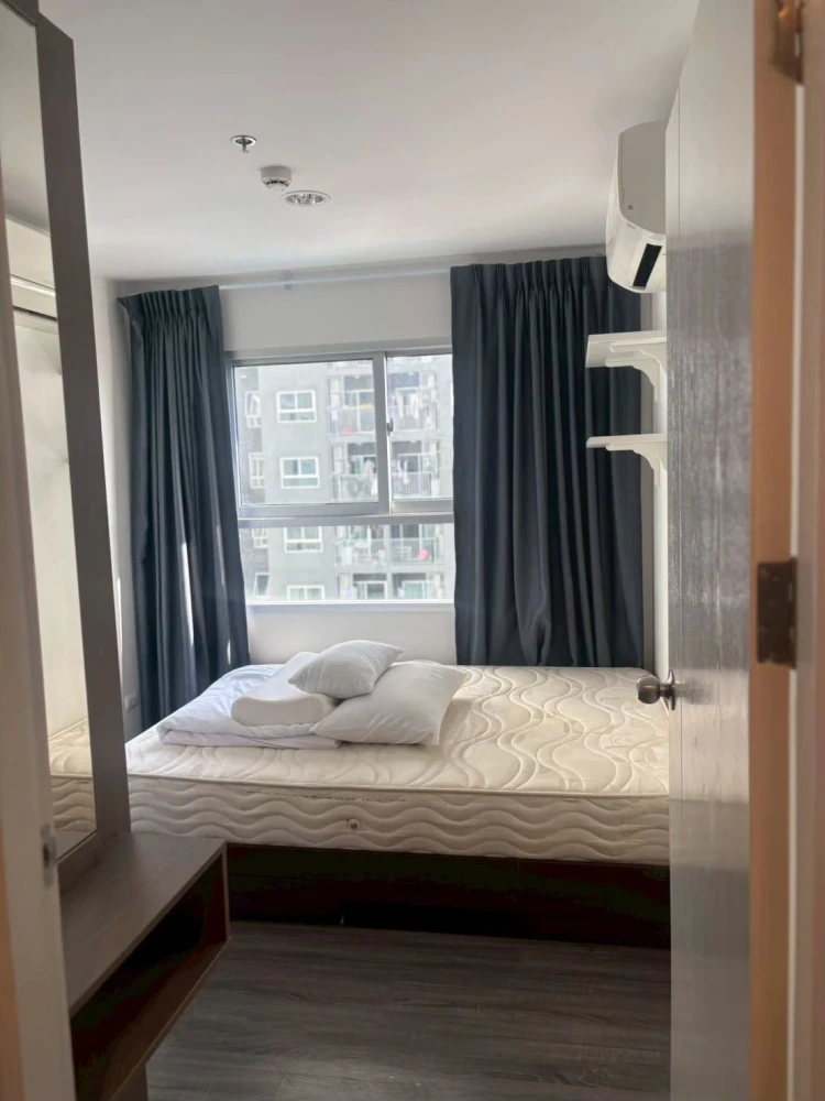 Selling The Trust @ BTS Erawan, high floor unit, fully furnished. Book now!