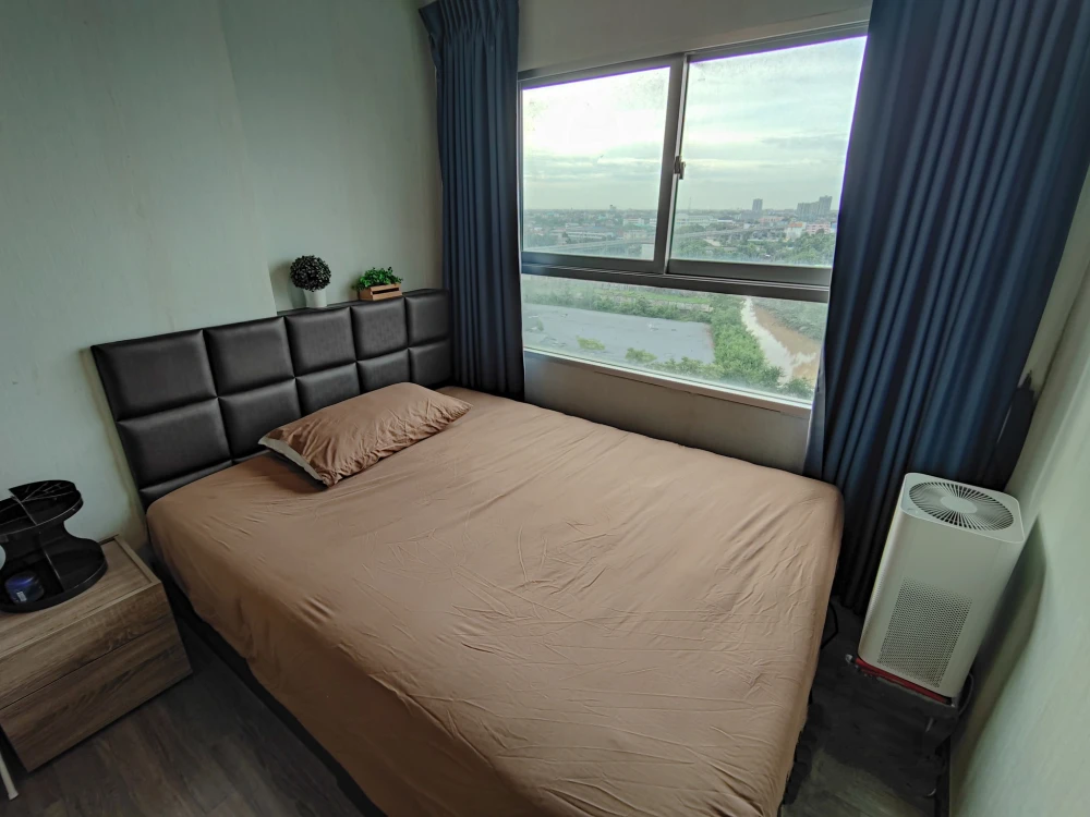 Selling The Trust @ BTS Erawan. Nice unit, fully furnished, high floor. Book now!