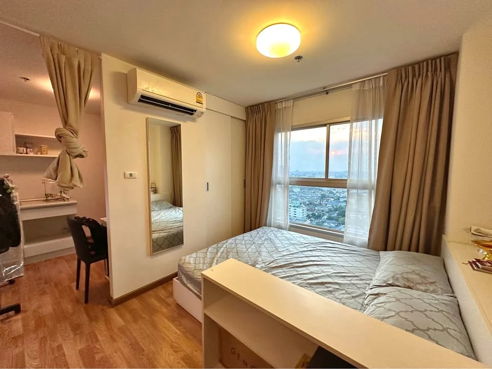 Selling The Trust Condo Ngamwongwan. High floor unit, fully furnished. Book now before it's too late!!!