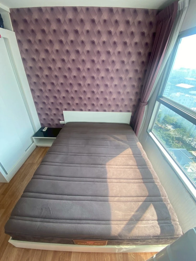 Selling The Trust Condo Ngamwongwan, high floor unit, fully furnished. Just bring your belongings and move in!