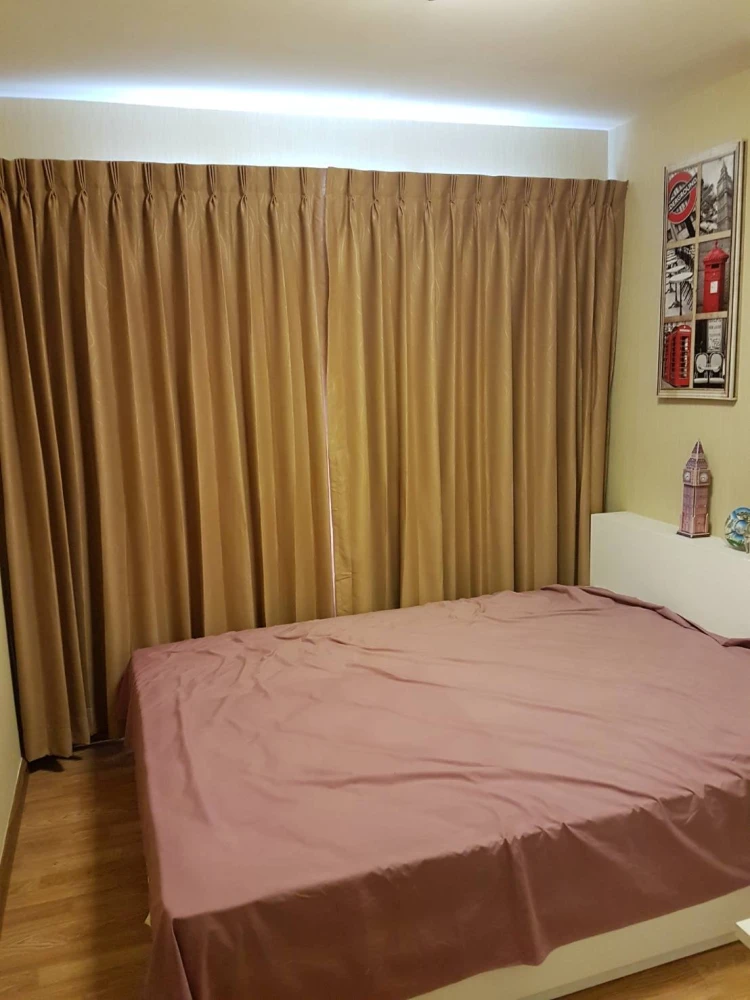 Selling The Trust Condo Ngamwongwan, 10th floor unit. Excellent location, convenient transportation, pool view. Don't miss out!