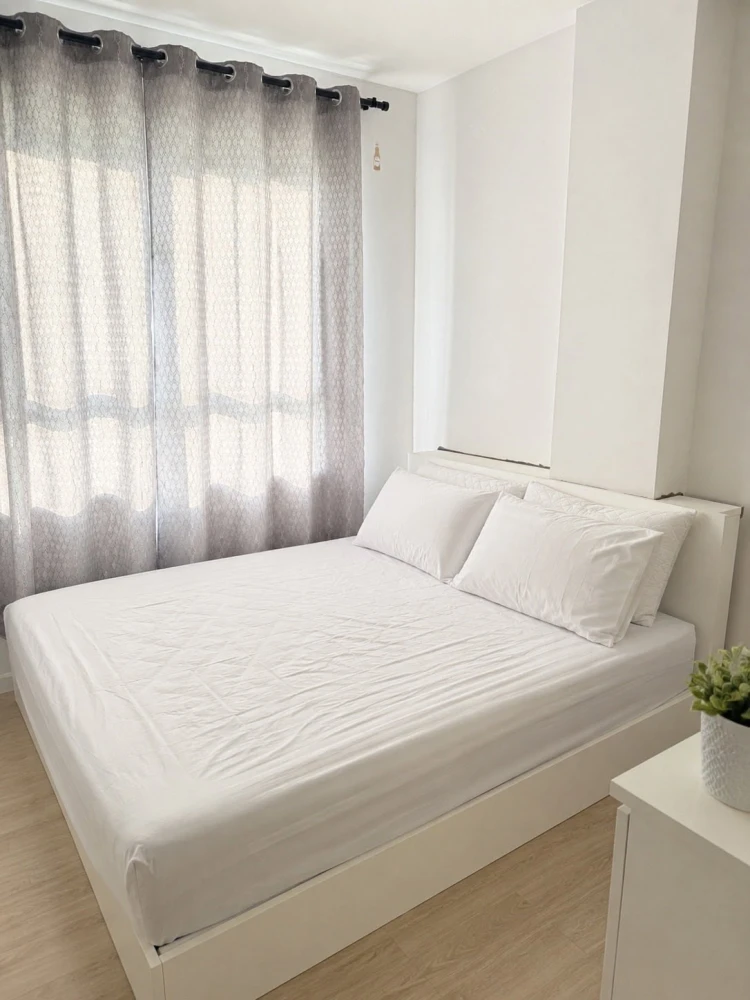 Selling spacious, ready-to-move-in apartments at The Trust Ngamwongwan. Fully furnished. Book now!
