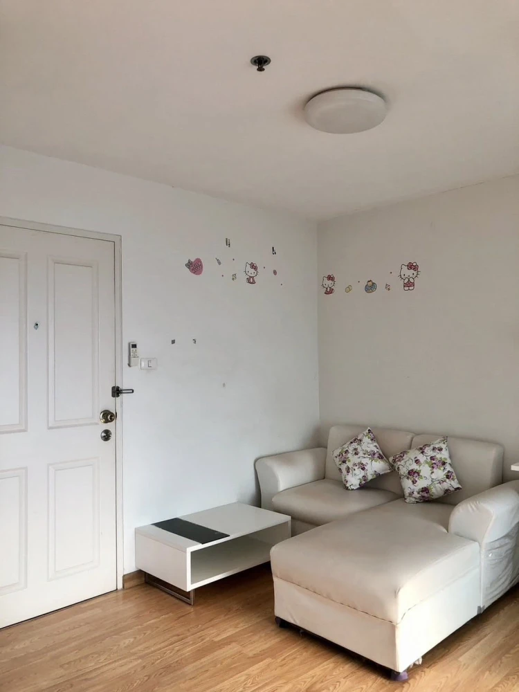Selling The Trust Residence Pinklao. Nice unit in a great location, fully furnished. Book now!