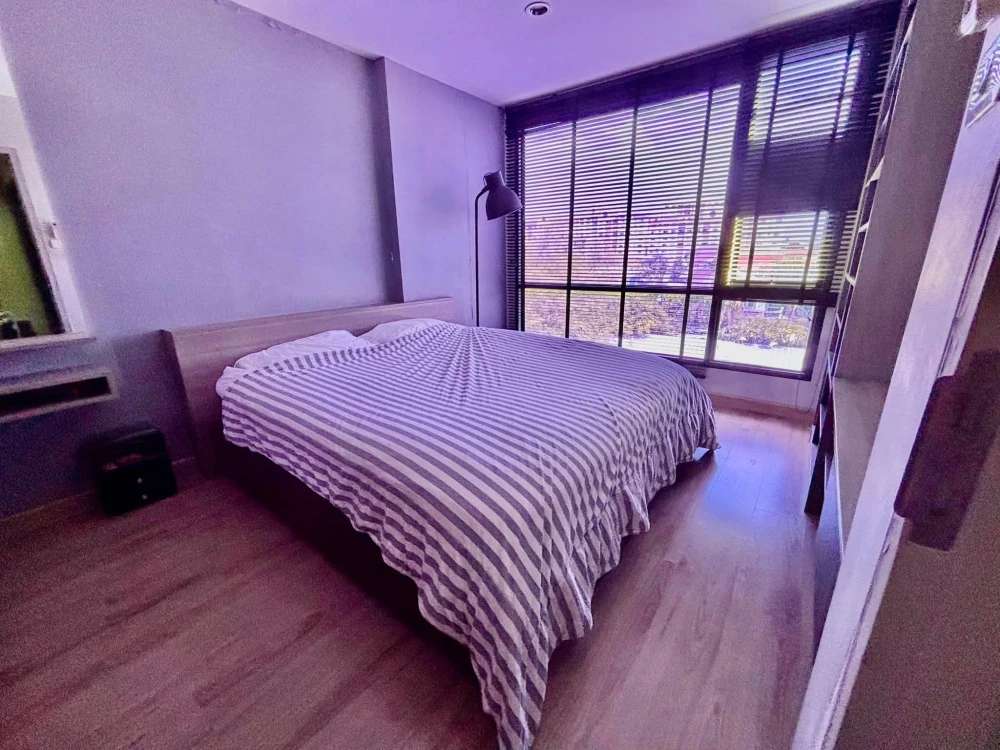 Selling 10 comfortable rooms at The Unique. Great location, beautiful unblocked views, fully furnished. Don't miss this great deal!