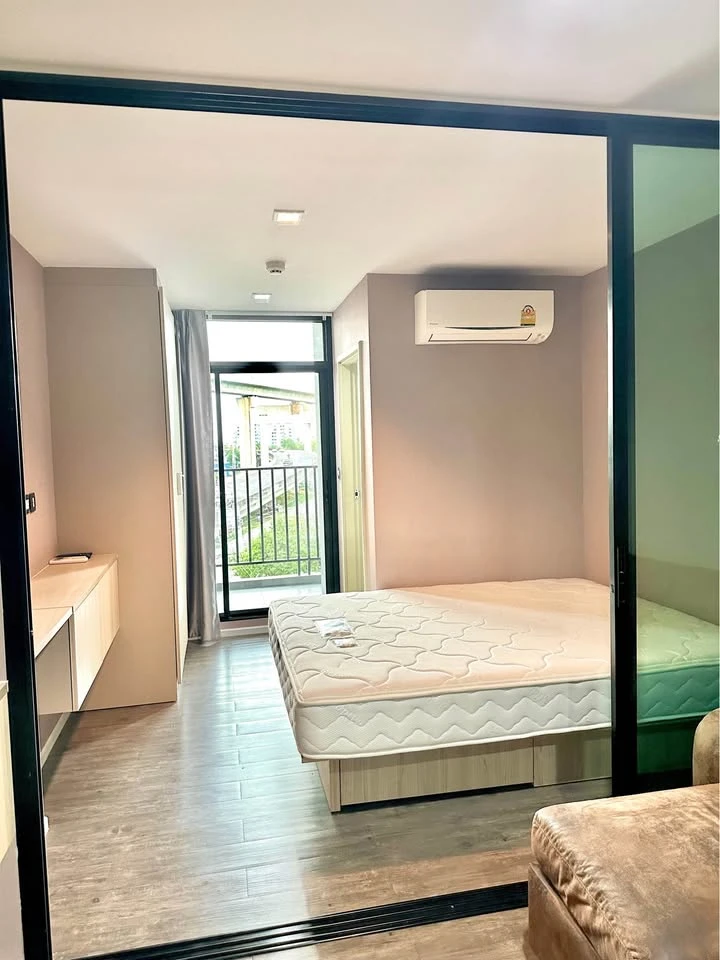 For sale: Tropicana BTS Erawan, 5th floor, partitioned room, fully furnished, ready to move in. Reserve now, don't miss out!