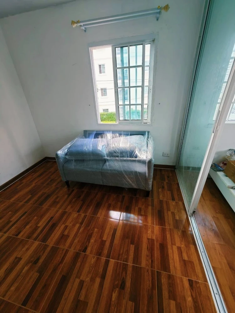 Selling Tulip Square Omnoui condo. Spacious and comfortable corner unit, quiet and peaceful. Book now, don't miss out!!!
