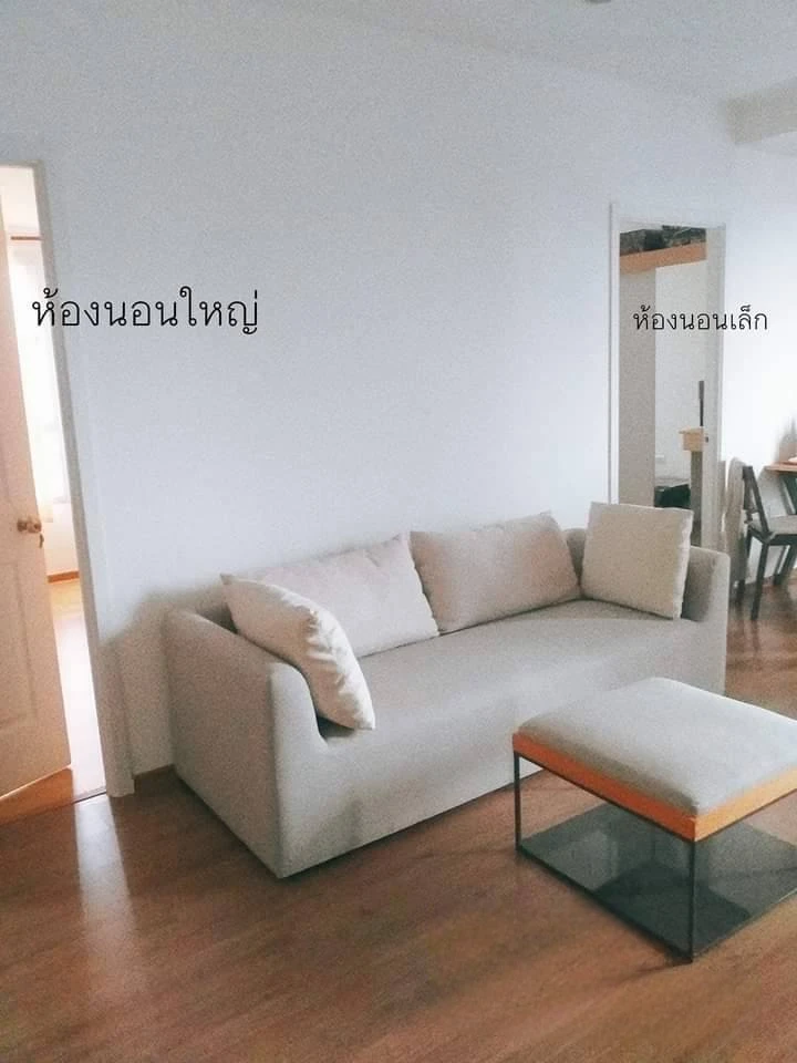 For sale: U Delight @ Bang Son Station, 20th floor, position 08, overlooking the Chao Phraya River. The room's ceiling is 2.6 m high, making it airy a