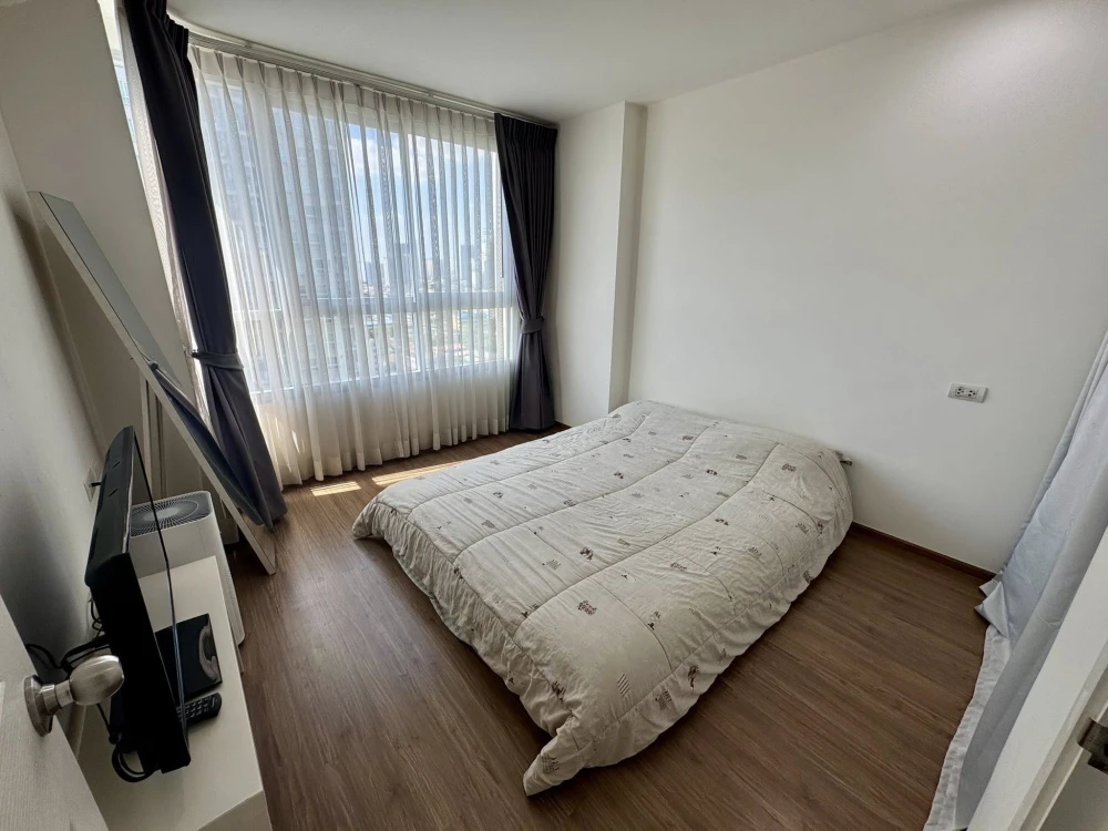 Selling a 30 sq m U Delight @ TalatPhlu Station condo, near BTS Talat Phlu and The Mall Thapra. The room is well-partitioned. Book now!