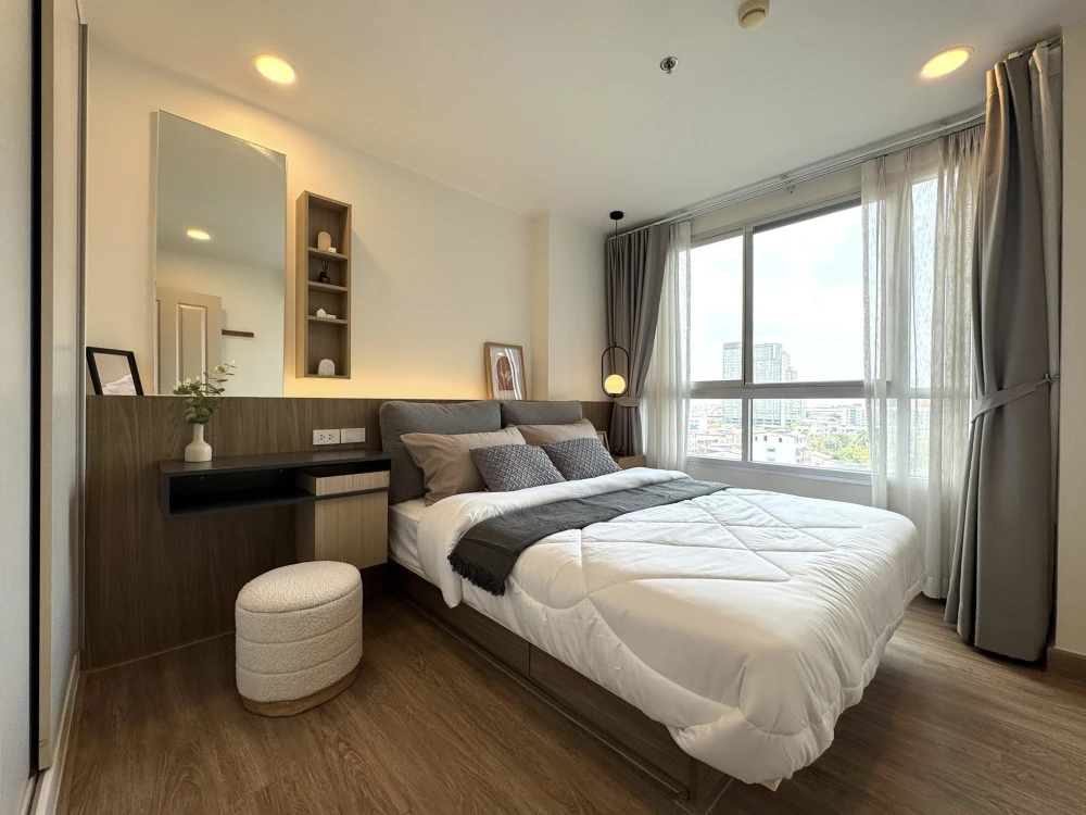 Selling U Delight @ TalatPhlu Station. Beautiful, unblocked city view. Unbeatable value. Ready to move in.