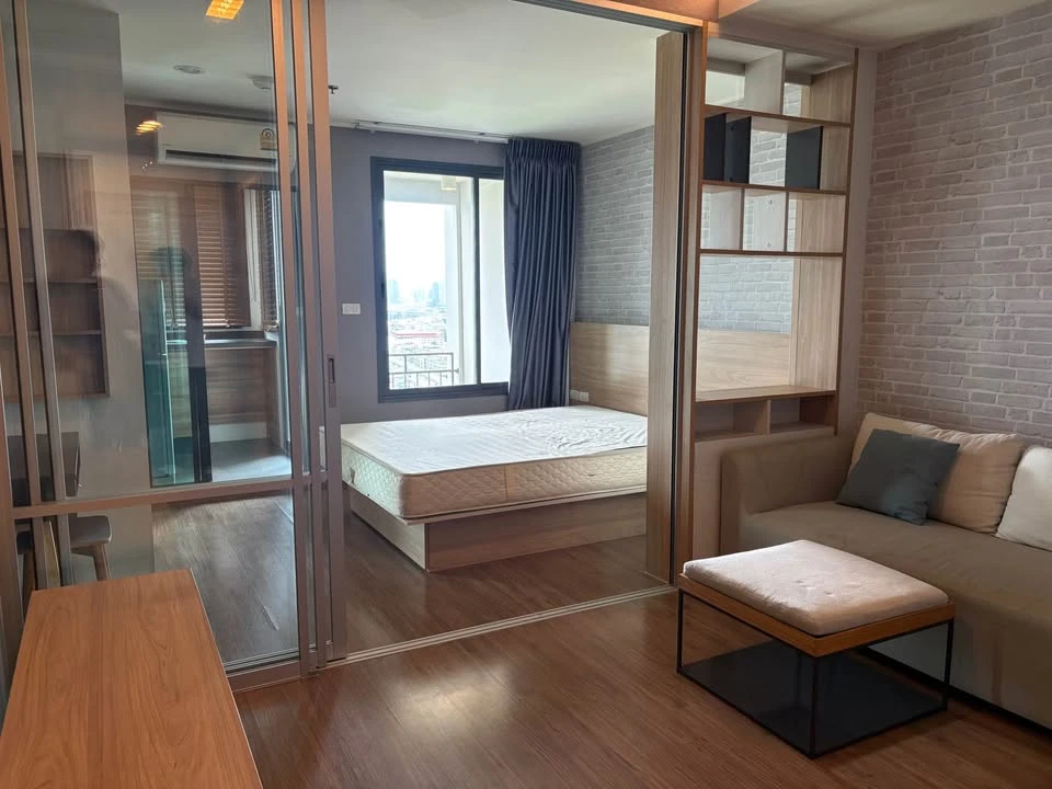 For sale: Unit at U Delight Residence Riverfront Rama 3. Located on a high floor, it offers an unobstructed view of the Chao Phraya River and the city