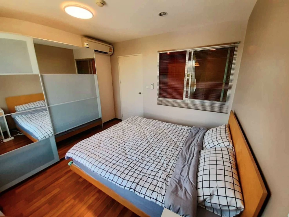 Selling a beautiful, ready-to-move-in condo at U Ratchayothin (Phahonyothin 32). It has an unobstructed view from the 8th floor, offering privacy and