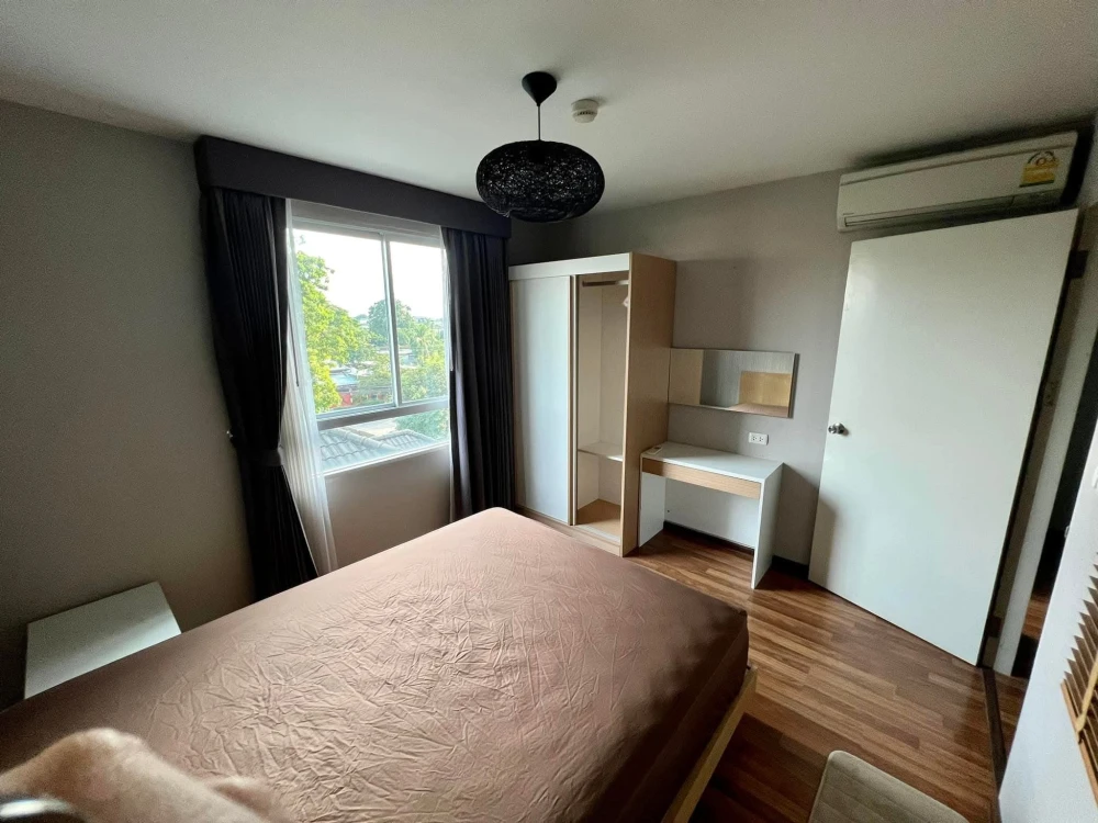 For sale: U Ratchayothin (Phahonyothin 32). The room is nicely decorated and has wallpaper all around. Hurry and reserve now. Don't miss out!