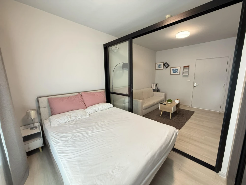 Selling UNIO RAMKHAMHAENG, fully furnished with appliances. Just bring your bags and move in!