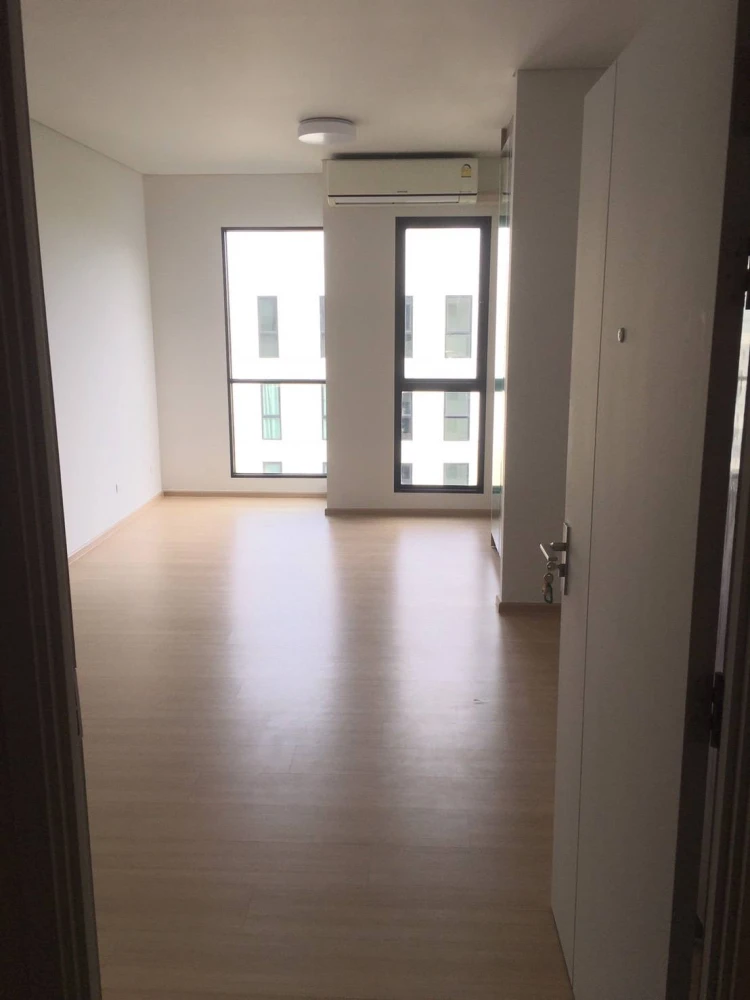 Selling a Unio Sukhumvit 72 condo unit on the 8th floor. Great location, convenient transportation. What are you waiting for?