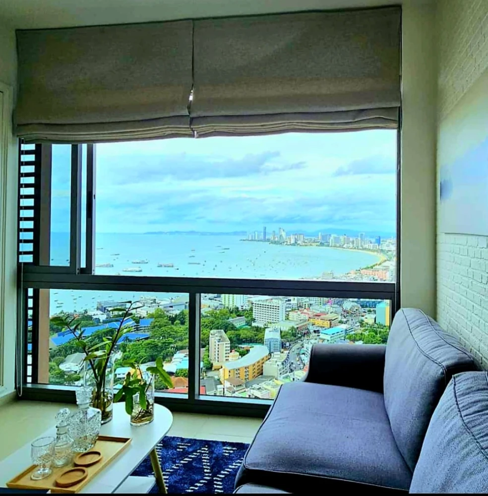 For sale: Unixx South Pattaya, top floor unit with stunning sea view. Fully furnished. Don't miss out!