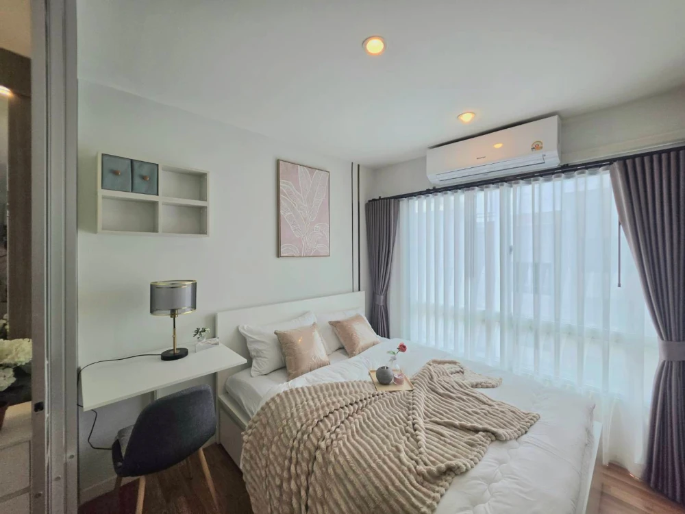 V Condo Ladkrabang for sale, 8th floor, pool view, beautiful room, fully furnished. Book now!