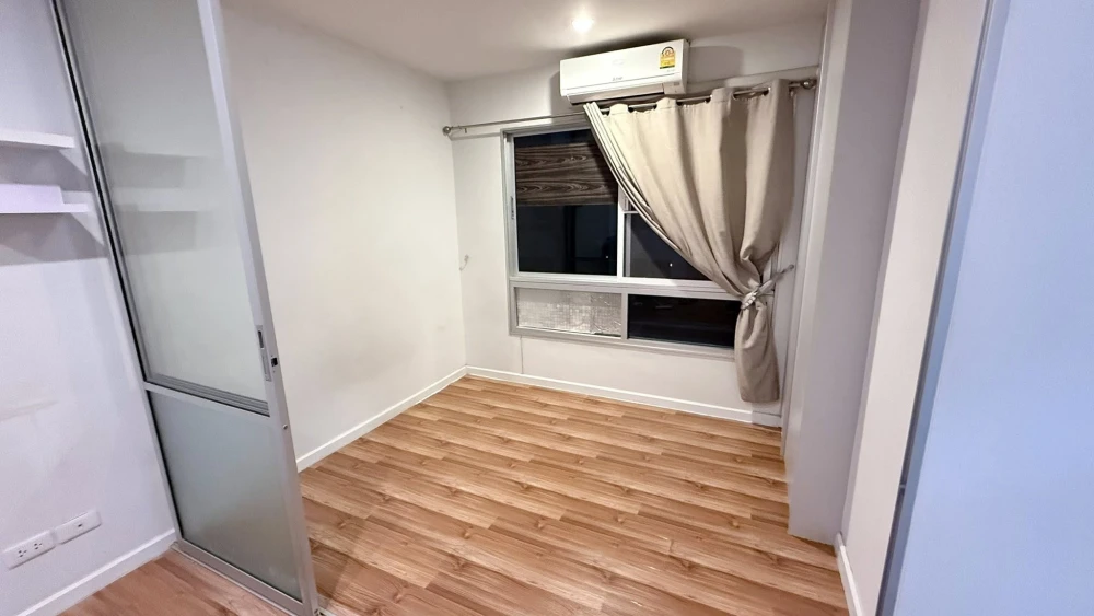 Selling V Condo Ladkrabang, 2nd floor unit. Great location, fully furnished. Don't miss out!