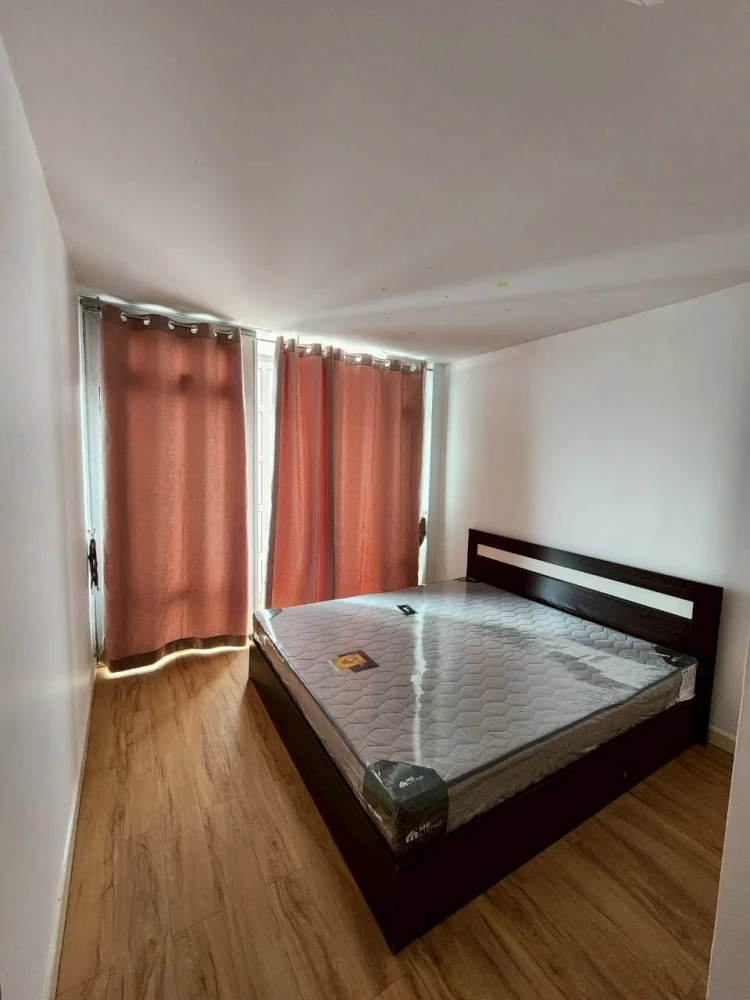 Victoria Lakeview Condominium for sale. Very high floor unit with 2 bedrooms. Book now, don't hesitate!