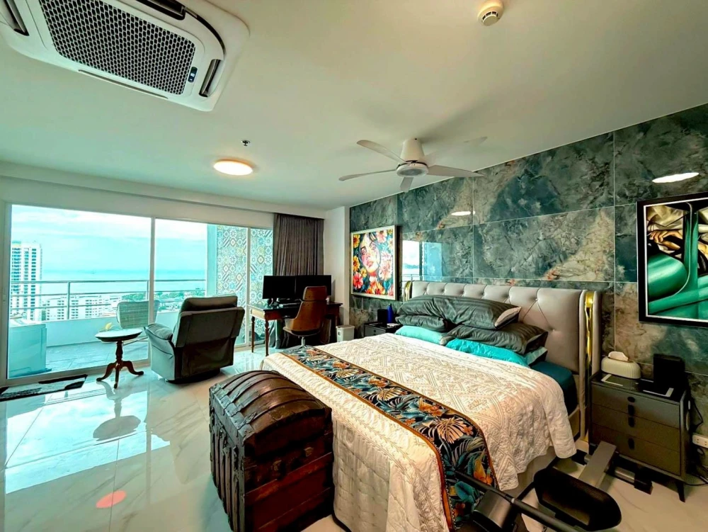 Selling View Talay condo. Very spacious room with stunning built-in furnishings throughout. You'll regret missing out!