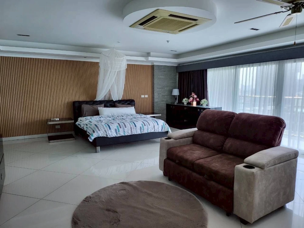 For sale View Talay Jomtien Condominium 1-8, spacious rooms, lots of usable space, good location, beautiful view, don't miss it.