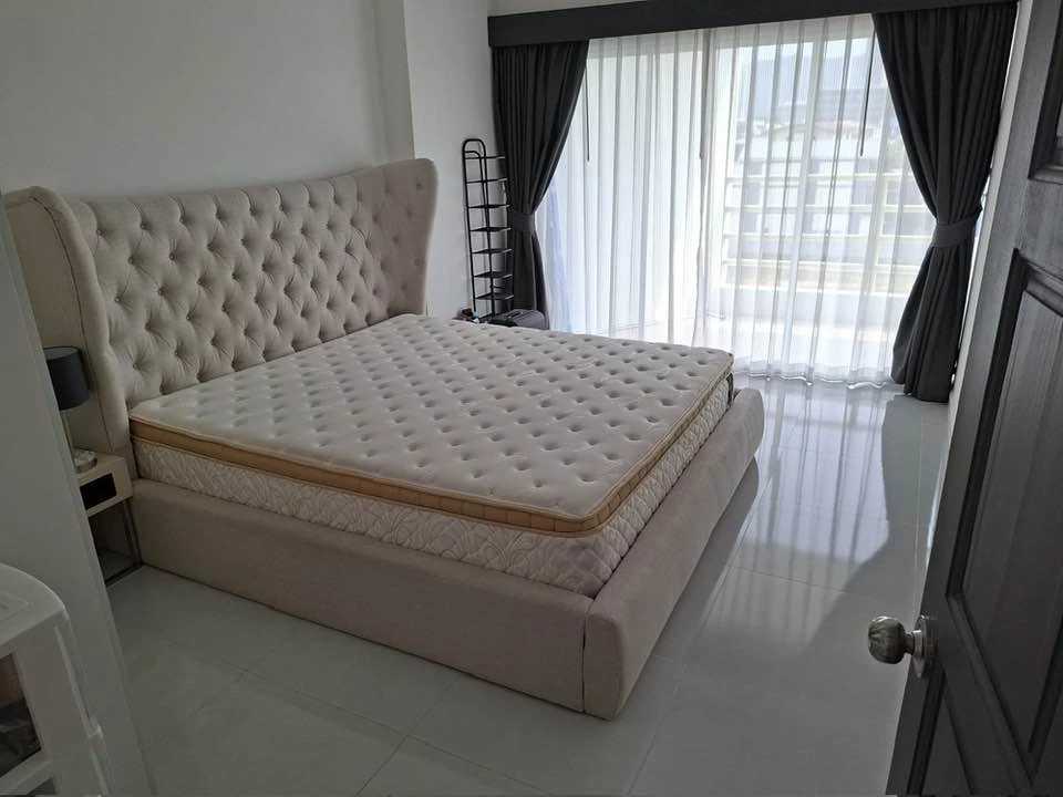 Selling View Talay Jomtien Condominium 8, 2 bedrooms, spacious living area, and complete amenities. Book now!