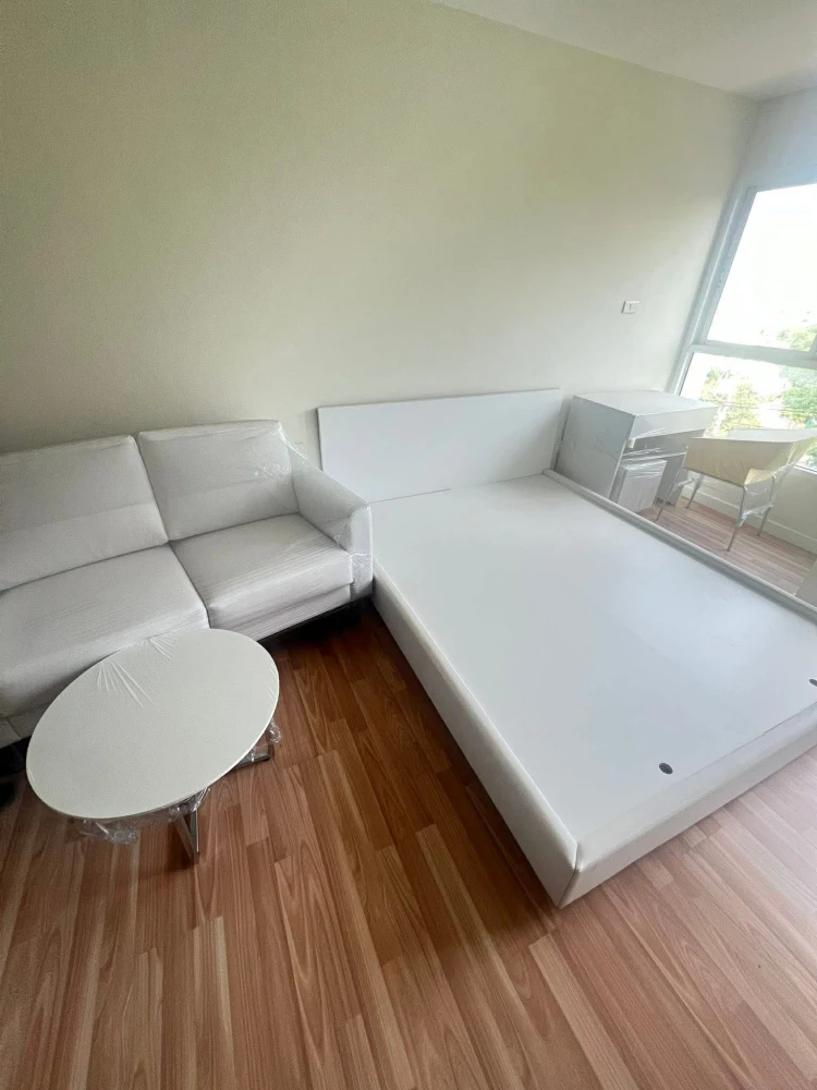 We Condo for sale, fully furnished with Modernform furniture and air conditioning. Convenient location. Don't miss out!