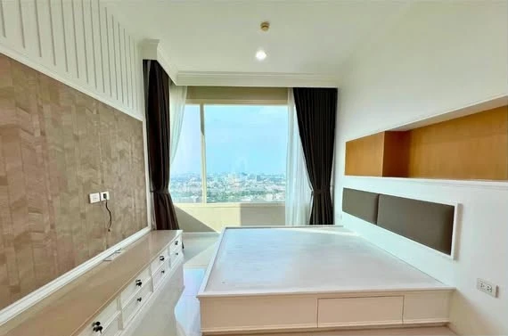 For sale: WIND Ratchayothin, high floor corner room, beautiful view, 3 meter high ceiling, airy like a penthouse, must reserve.