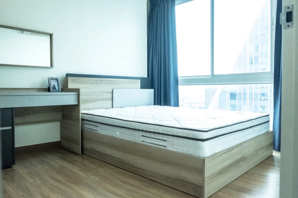 Selling WISH @ SAMYAN near Chulalongkorn University. Excellent location. Spacious and comfortable rooms. Fully furnished and ready to move in.